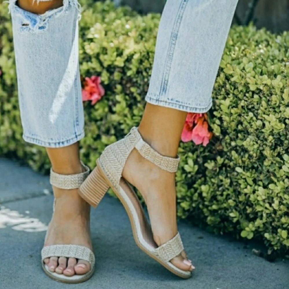 VICI COLLECTION MARLEY HEELED STRAW SANDALS